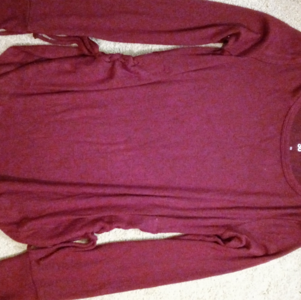 Long sleeve sweater.